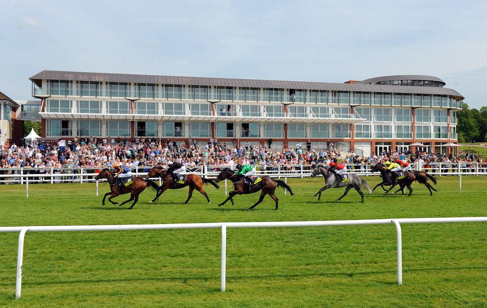 Lingfield Park Marriott Hotel & Country Club Экстерьер фото