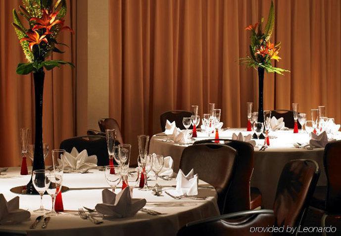 Lingfield Park Marriott Hotel & Country Club Ресторан фото