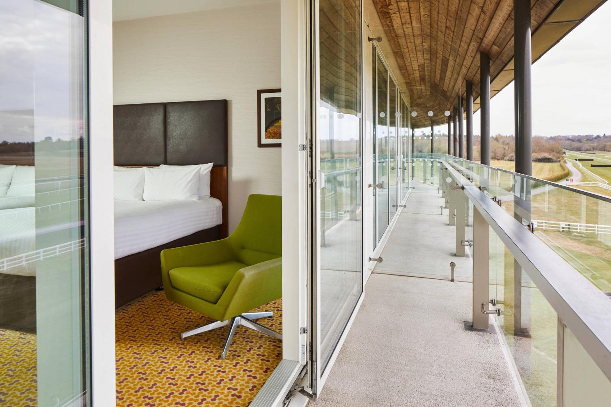 Lingfield Park Marriott Hotel & Country Club Экстерьер фото
