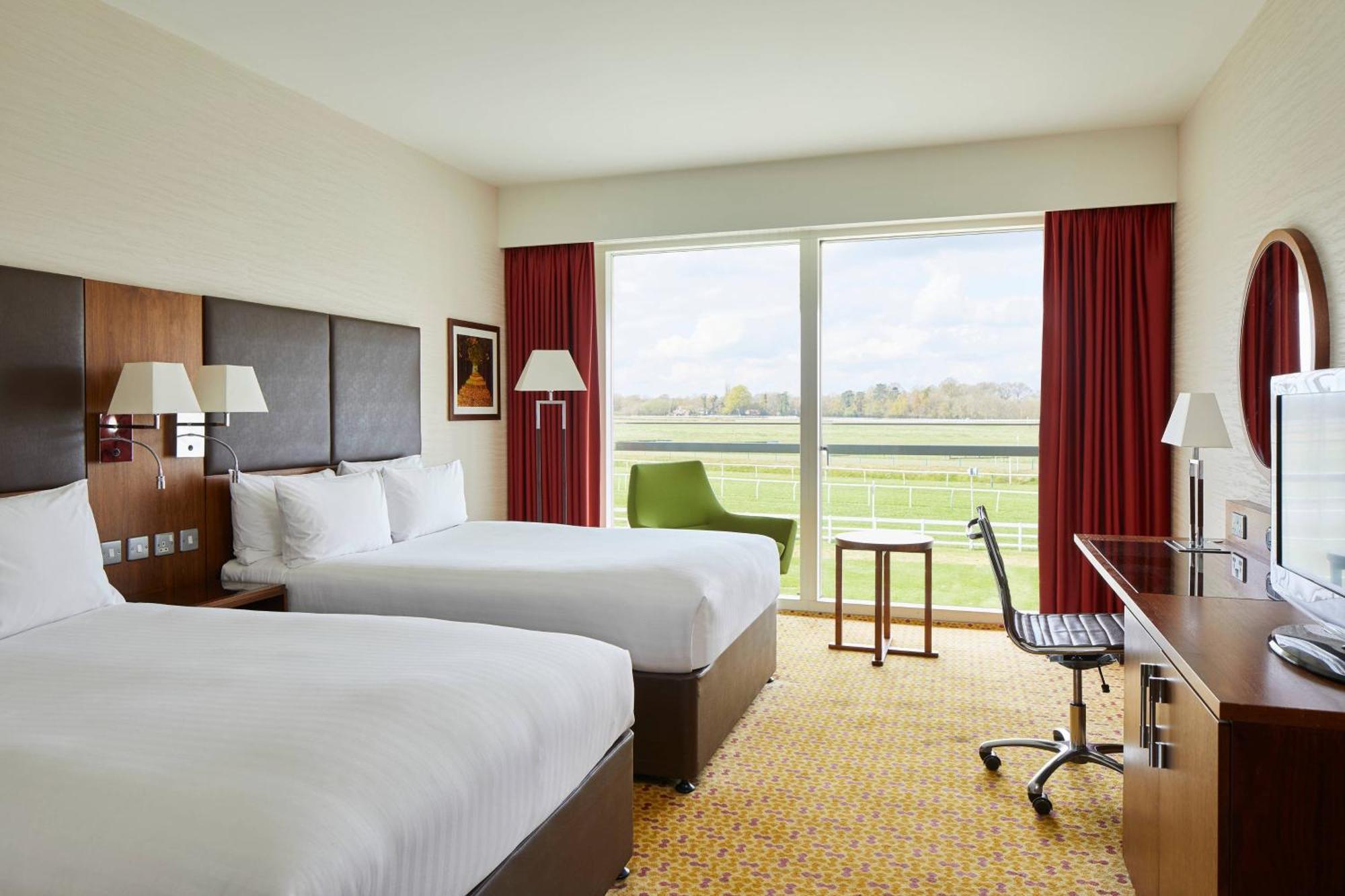 Lingfield Park Marriott Hotel & Country Club Экстерьер фото