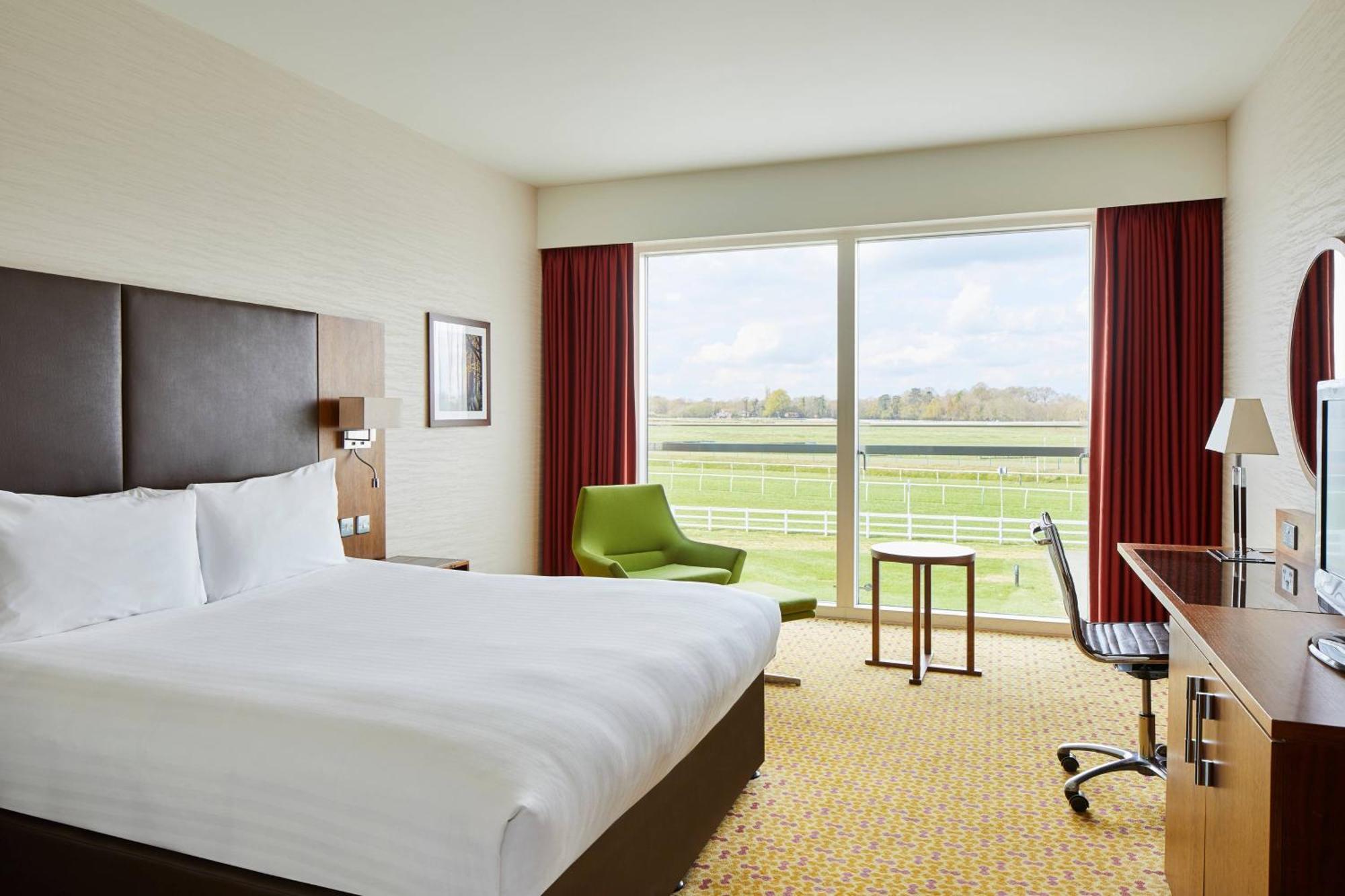 Lingfield Park Marriott Hotel & Country Club Экстерьер фото