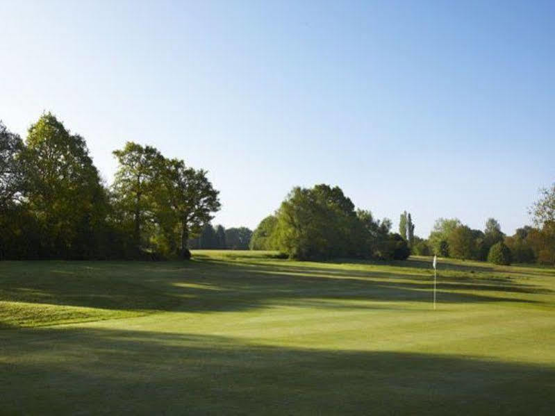 Lingfield Park Marriott Hotel & Country Club Экстерьер фото