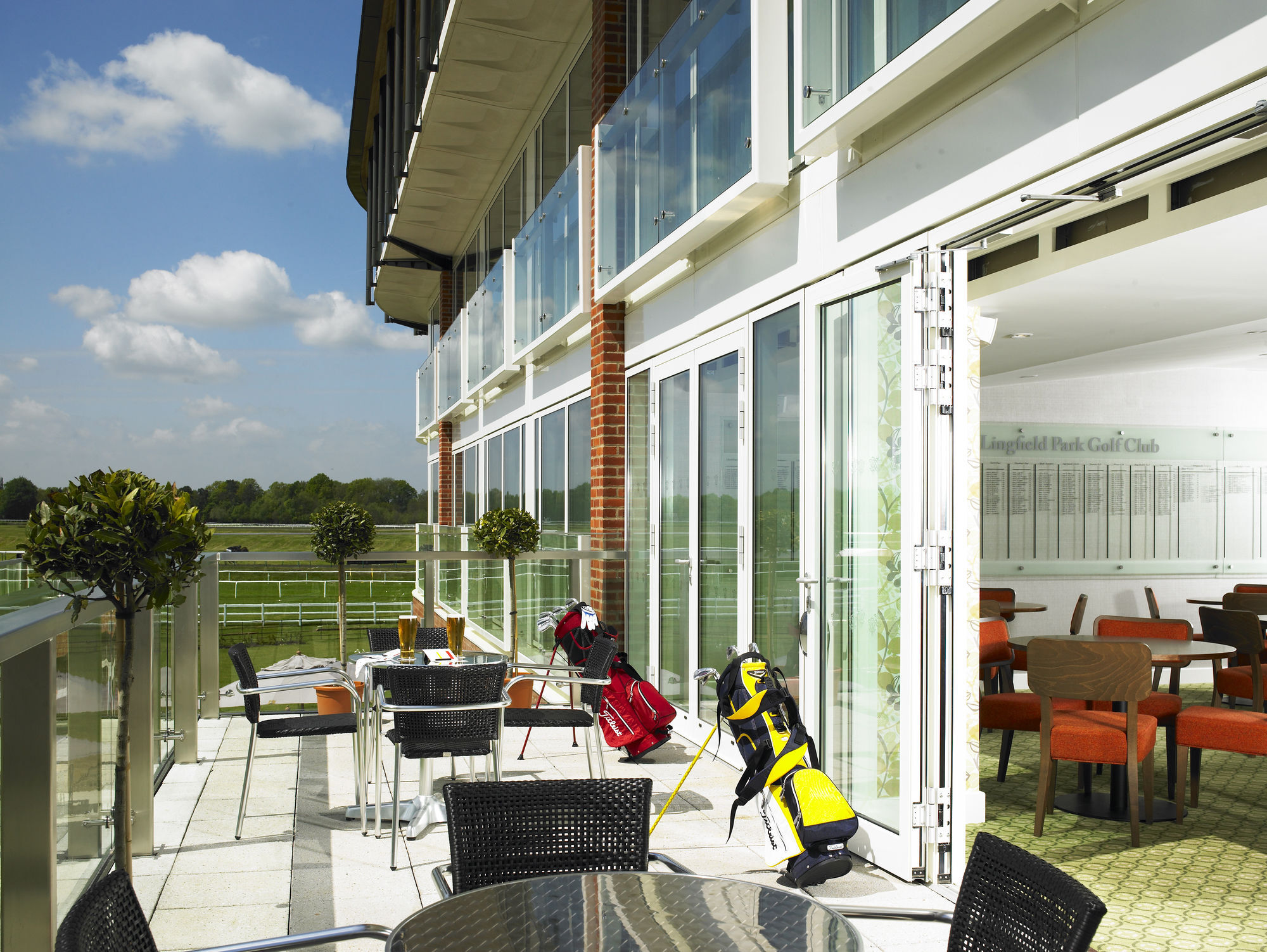 Lingfield Park Marriott Hotel & Country Club Экстерьер фото